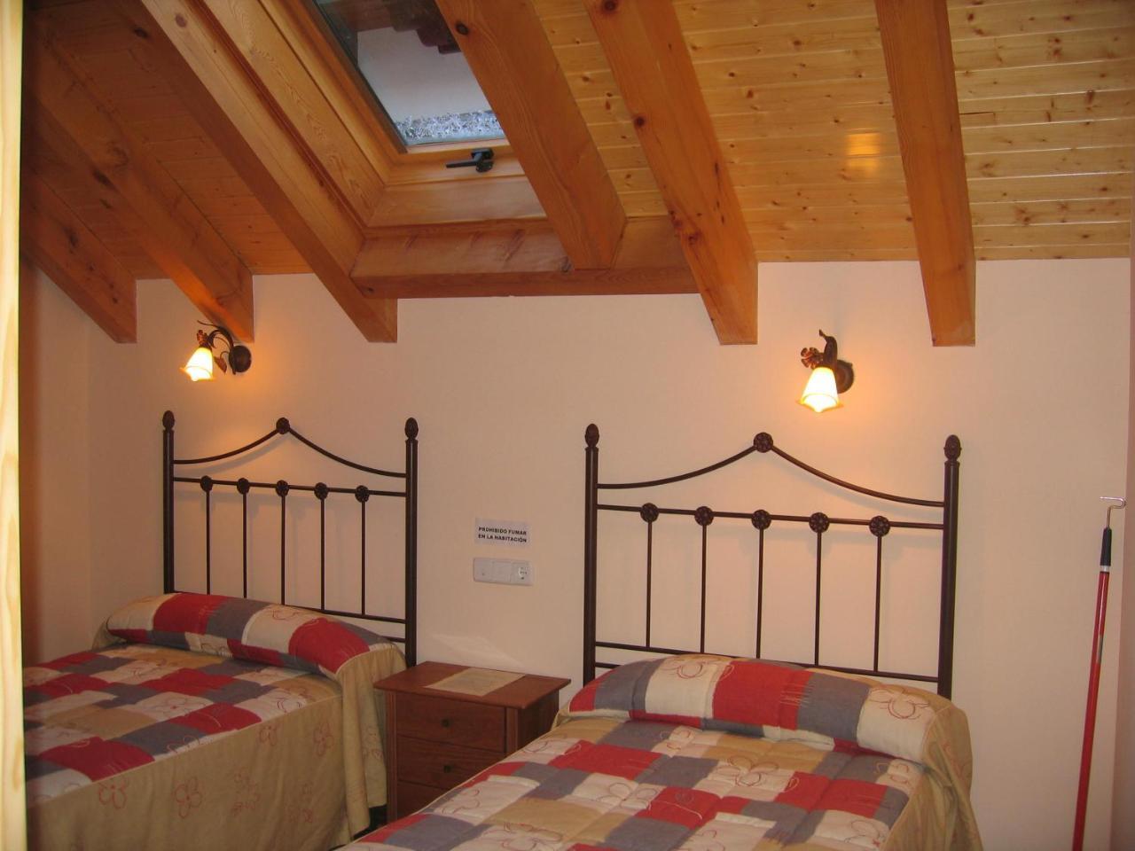 Casa Rural Ornat Etxea Pension Vidangoz Buitenkant foto